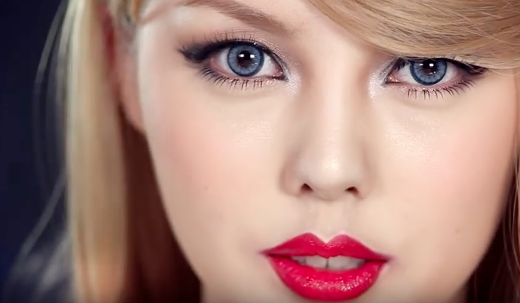 Make-up artist tovert zich om tot Taylor Swift (video)