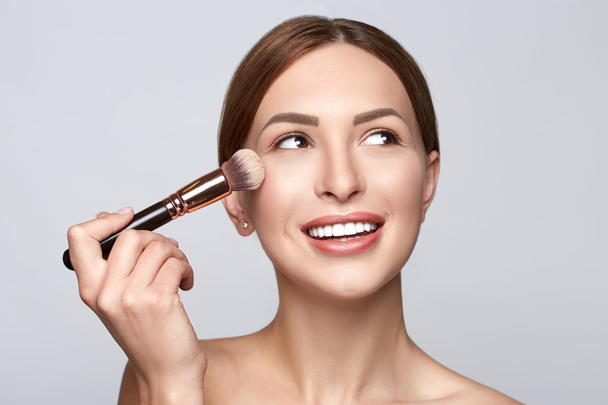 Tips voor een smaller gezicht met make-up