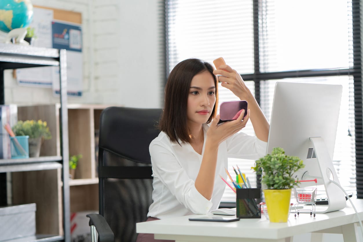 Herken jij deze beauty struggles op het werk?