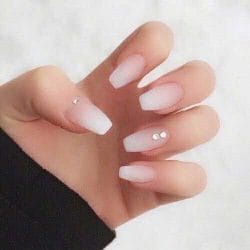 baby boom nails met strass steentje