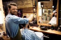 Kapper onderscheidt zich als barbier.