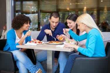 Cursisten Wellness Academie Rotterdam lunchen vlak bij de campus