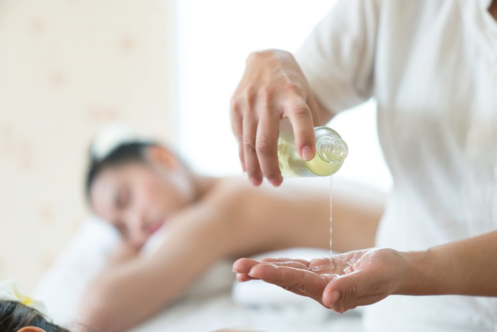 5 belangrijkste essentiële oliën in massages