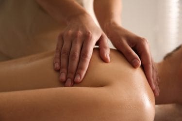 masseren met of zonder massageolie