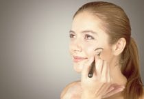 huid met oneffenheden camoufleren met make-up