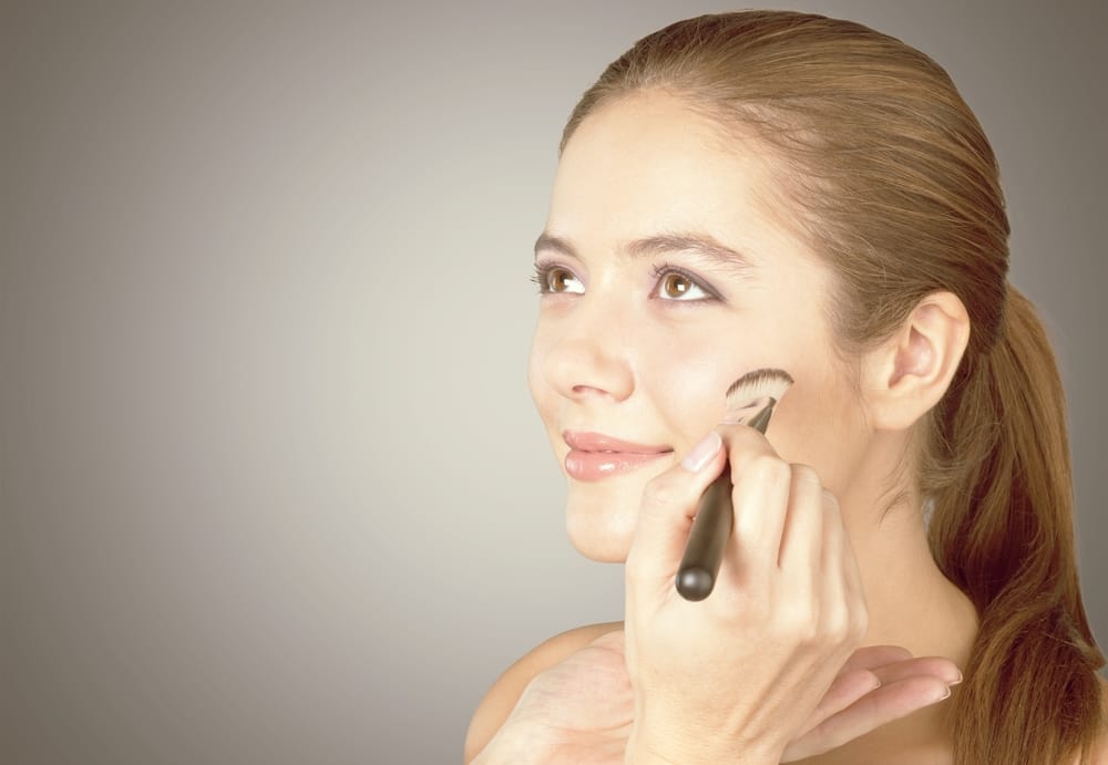 Tutorial: make-up voor een huid met oneffenheden