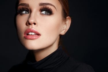 Tips voor de perfecte wimperbehandelingen om je klanten te laten stralen tijdens de feestdagen.