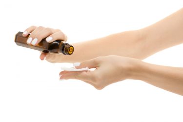 Is alcohol in cosmetica slecht? Wellness Academie geeft antwoord.
