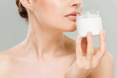 Wat doet parfum in huidproducten met je huid?