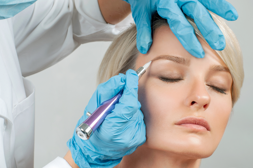 Leer wenkbrauwen corrigeren met microblading