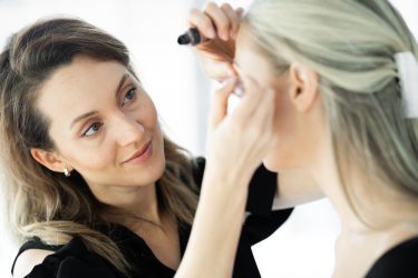 anti-aging make-up tips om er jonger uit te zien.