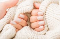 Voorkom de lifting van gelnagels met tips van Wellness Academie.