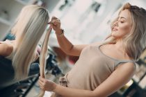Leer kapsels met hairextensions creëren bij Wellness Academie.