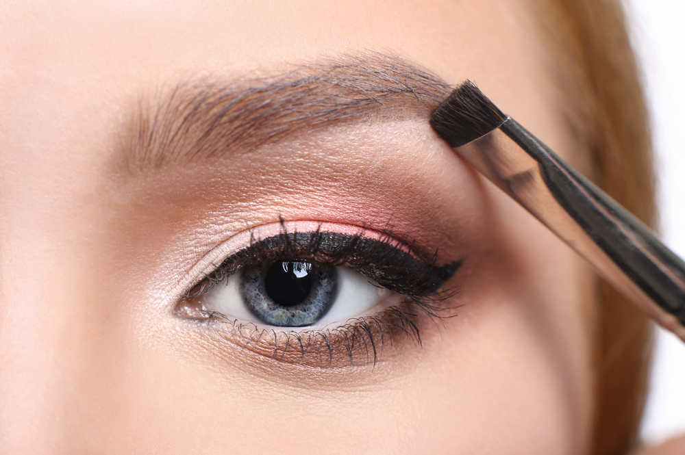 Tutorial: volle 'brows' met wenkbrauwpoeder