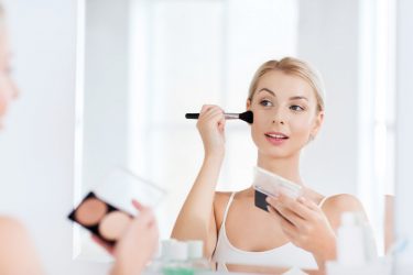 Uitleg over wat minerale make-up is en de voor- en nadelen ervan.