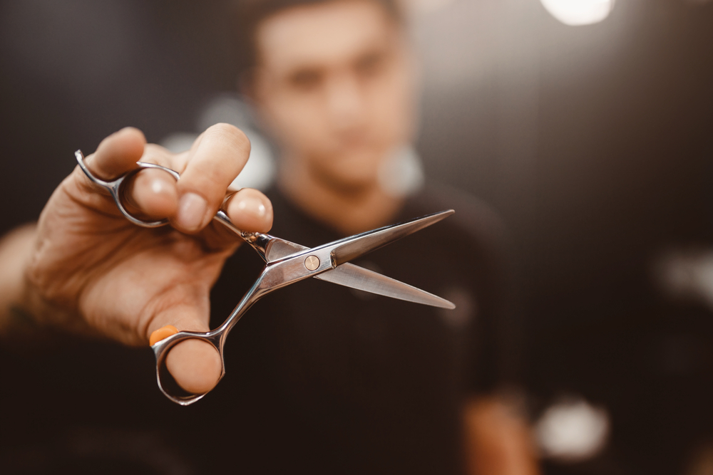 Wat is het verschil tussen barbier en kapper?